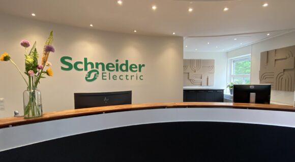 Schneider Electric reception m. akustikkunst
